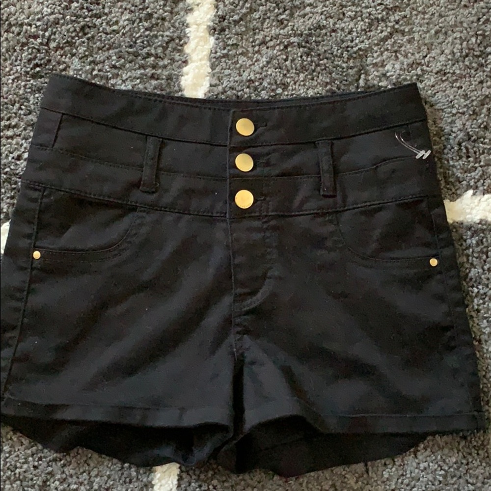 Refuge black shorts